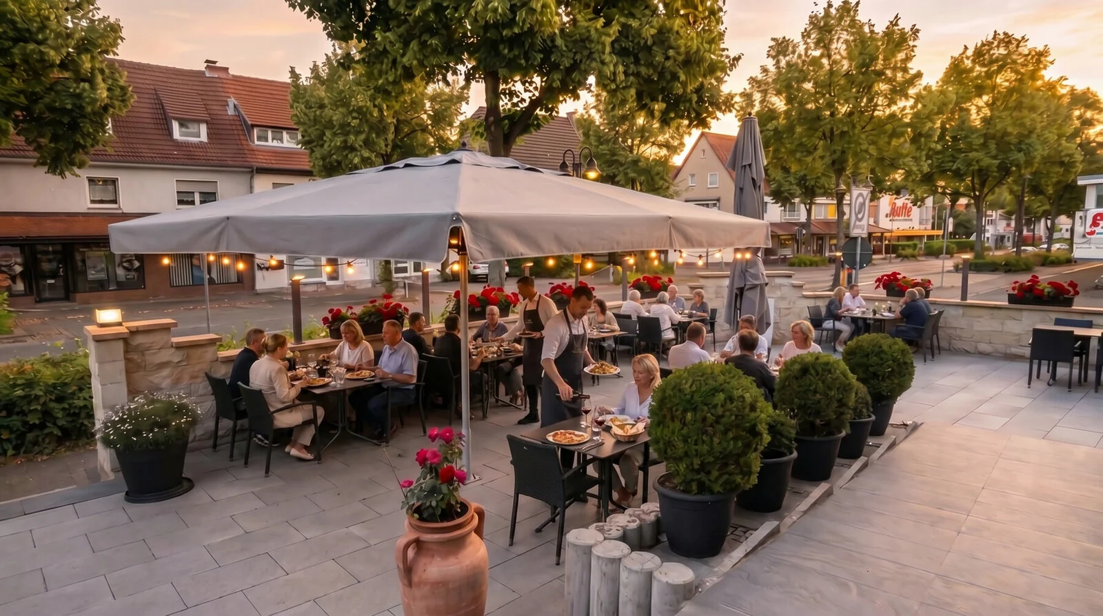 Die Avanti-Terrasse zur goldenen Stunde